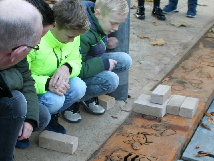 ACO ExoDrain Krabbendijke - Header - Kinderen Onthullen Lijngoot Met Hun Tekeningen