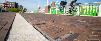 ACO-Lijnafwatering-Smartline-Sleufgoot-met-inspectieluik