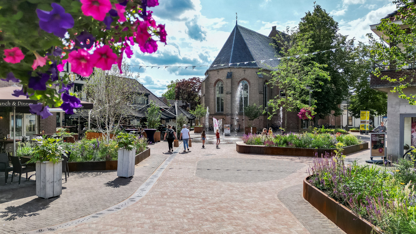 De Grote Markt en de Plas Raalte