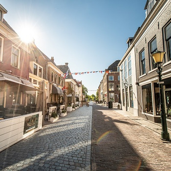 Q-max in vestingstad Elburg