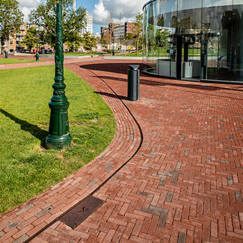 Trialine radius Sleufgoten van CorTen