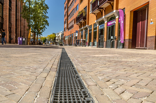 PowerDrain V200 GY Langsstaafrooster - Centrum - Nijveral  26 