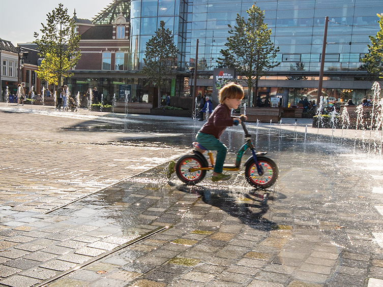 Urban-Design-Sleufgoten-Fineline-RVS-en-Freestyle-GY-Koopmansplein-Assen