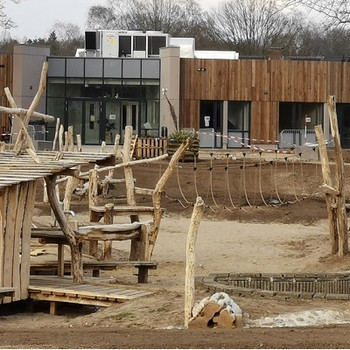 Groenblauw schoolplein bij basisschool Groenblauw schoolplein bij basisschool
