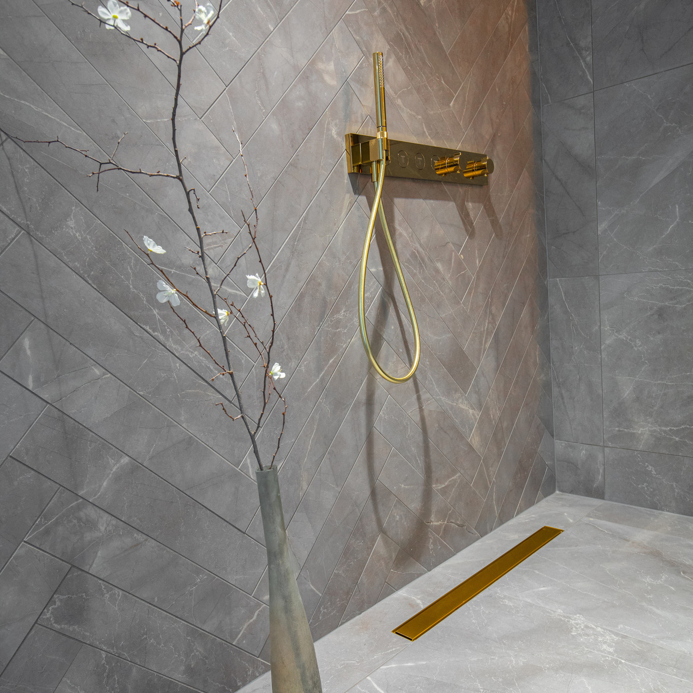 Showroom Plieger Arnhem 2021 ACO ShowerDrain C Colours Gold 6