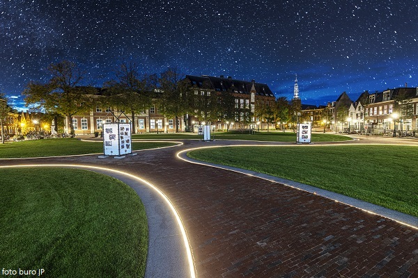 ACO Lijnafwatering Met Ledverlichting Op Garenmarktplein Leiden - Buro JP Als Bronvermelding Vermelden-bewerkt-1