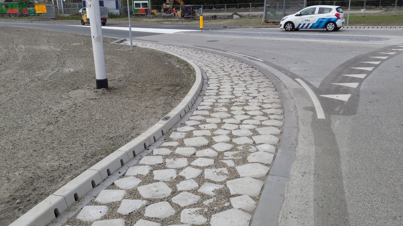 ACO Watermanagement - Rotonde Afwatering Met KerbDrain Bij  Souburg Vlissingen