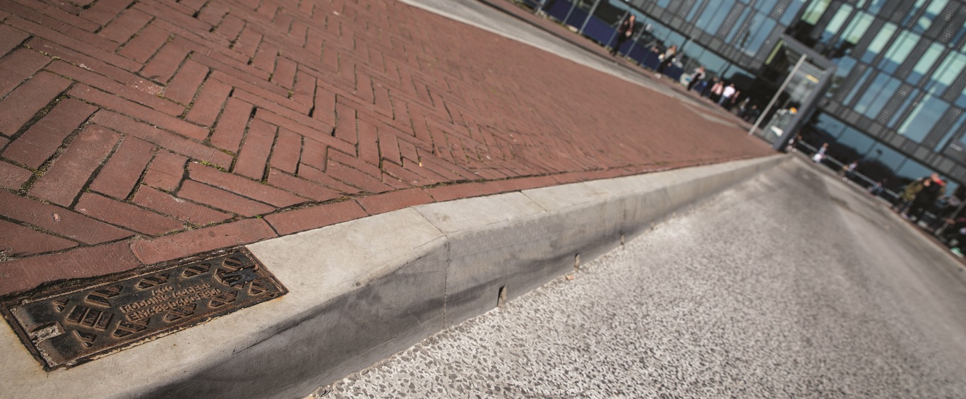 ACO Watermanagement - Bushalte Header - Afwatering Met Busstop KerbDrain - Spoorzone Delft