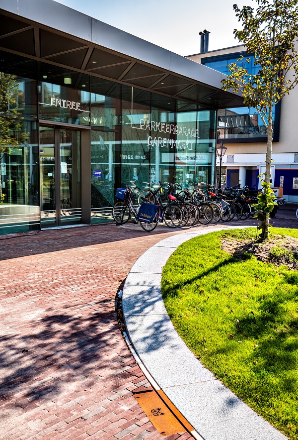 ACO FineLine LED Lijnafwatering Op Dak Parkeergarage Garenmarkt Leiden - Watermanagement  100 